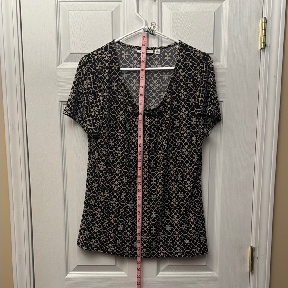 Chic Women's Black and Cream Patterned Top